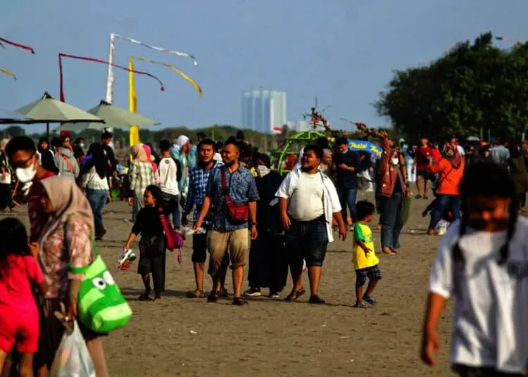 Potret Pantai Tanjung Pasir Kabupaten Tangerang Dipadati Wisatawan