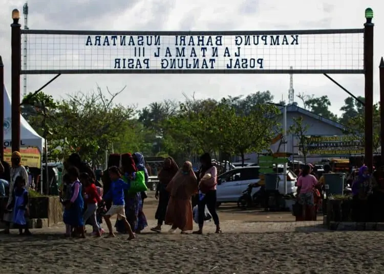 Potret Pantai Tanjung Pasir Kabupaten Tangerang Dipadati Wisatawan