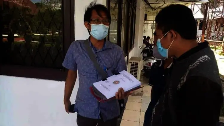 Humas RSDP Serang, Khoirul Anam, saat berbincang dengan wartawan di lingkungan Setda Kabupaten Serang, Kamis (9/9/2021). (SIDIK/SATELITNEWS.ID)