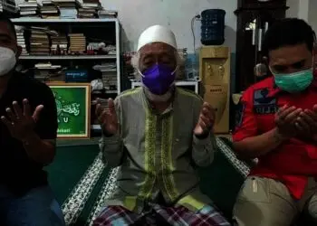 Sambangi Abuya Muhtadi, Kepala Rutan Pandeglang Minta Didoakan