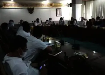 RAPAT KOORDINASI–Pihak Pemkab Serang, menggelar rapat koordinasi dengan pihak BBWSC3, terkait kelanjutan pembangunan long storage, Rabu (15/9/2021). (ISTIMEWA)