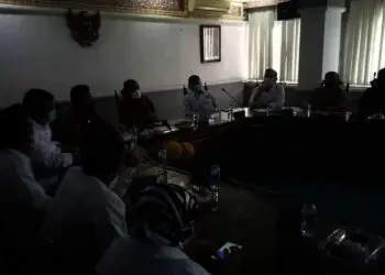 PERTEMUAN–Komisioner KPU Kabupaten Serang, datangi Wabup Pandji Tirtayasa, Senin (6/9/2021). Dalam kesempatannya, mereka mengajukan hibah lahan untuk gedung, gudang dan area parker KPU yang lebih representative. (SIDIK/SATELITNEWS.ID)