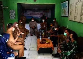 MUSYAWARAH–Mencari solusi dari sengketa lahan PAUD di Kragilan, Bupati Serang Ratu Tatu Chasanah, didampingi sejumlah pihak terkait, menggelar musyawarah, Senin (27/9/2021). (SIDIK/SATELITNEWS.ID)