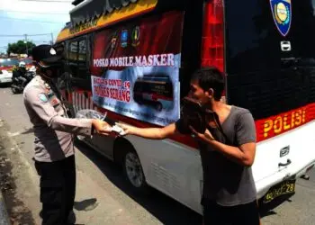 POSKO MOBIL MASKER–Polres Serang, mengerahkan posko mobil masker, untuk mempermudah dan mempercepat edukasi pendisiplinan protokol kesehatan (prokes) kepada masyarakat, Rabu (15/9/2021). (ISTIMEWA)