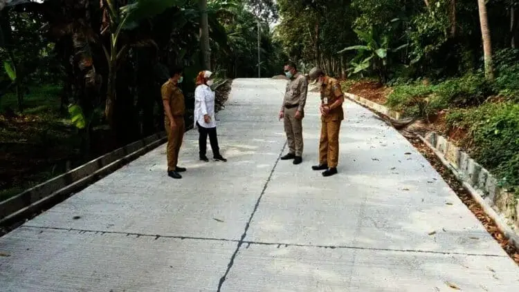 Bupati Tatu Apresiasi Warga yang Hibahkan Lahan Untuk Jalan Beton