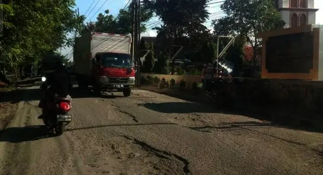 Warga Minta Agar Jalan Raya Teluknaga Diperbaiki, Kepala DBMSDA Kab Tangerang: Kita Cek Dulu