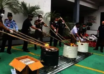 Kejari Tangerang Musnahkan Barang Bukti Narkotika hingga Dolar Palsu