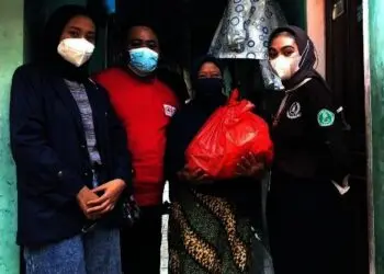 BEM Fakultas Ekonomi UNIS Tangerang Gelar Baksos untuk Warga tak Mampu