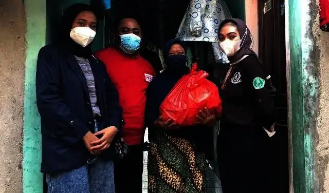 BEM Fakultas Ekonomi UNIS Tangerang Gelar Baksos untuk Warga tak Mampu