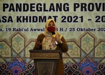Bupati Pandeglang, Irna Narulita, sedang sambutan di acara pelantikan Pengurus MUI Pandeglang masa khidmat 2021-2026, di Aula Pendopo Bupati Pandeglang, Senin (25/10/2021). (ISTIMEWA)