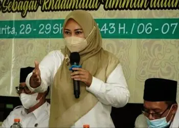 MUSDA X MUI PANDEGLANG–Bupati Pandeglang, Irna Narulita, sedang sampaikan arahan di acara Musda X MUI Pandeglang, di salah satu resort di Kecamatan Carita, Kabupaten Pandeglang, Rabu (6/10/2021). (ISTIMEWA)