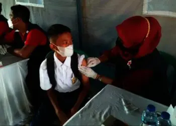 Vaksinasi, PPNI Pandeglang Kembali Jaring Ribuan Warga dan Pelajar di Cimanuk