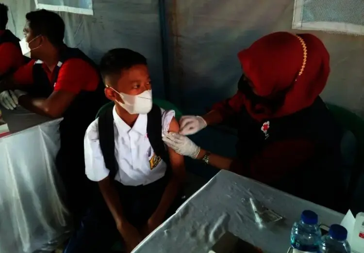 Vaksinasi, PPNI Pandeglang Kembali Jaring Ribuan Warga dan Pelajar di Cimanuk