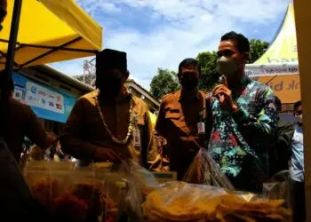 Sekda Kabupaten Serang, Tubagus Entus Mahmud Sahiri, menghadiri acara Gebyar Senyum Nusantara, yang di gagas Graha Kreatif, di Kampung Katileng, Desa Pasirbuyut, Kecamatan Jawilan, Selasa (19/10/2021). (ISTIMEWA)