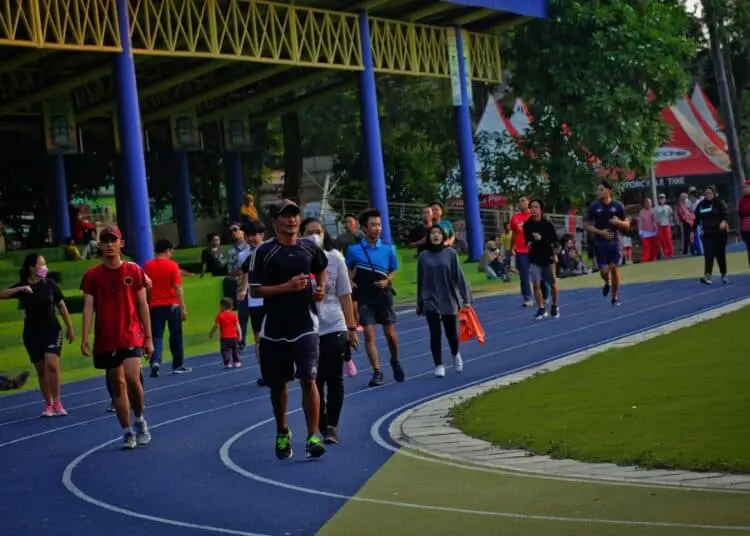 Potret Aktivitas Warga Berolahraga di Alun-alun Kota Tangerang