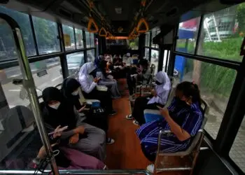 Potret Pelonggaran Kapasitas Angkutan Umum di Kota Tangerang