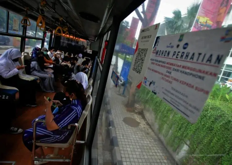 Potret Pelonggaran Kapasitas Angkutan Umum di Kota Tangerang