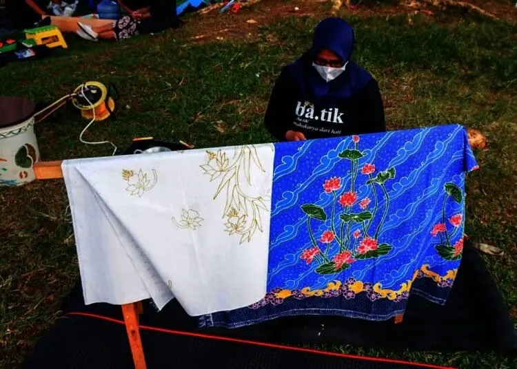 Potret Peringatan Hari Batik Nasional di Situ Cipondoh Tangerang