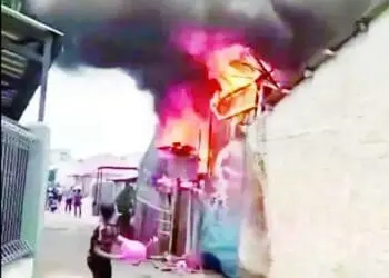 Lapak Rongsokan, Rumah dan Mobil Terbakar