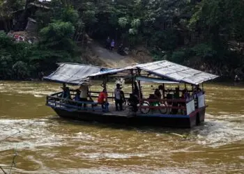 Potret Jasa Penyeberangan Perahu Eretan di Neglasari Kota Tangerang