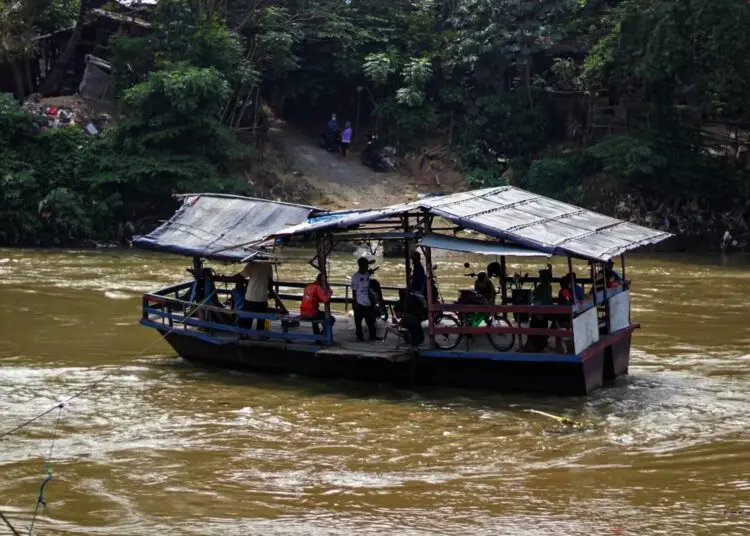 Potret Jasa Penyeberangan Perahu Eretan di Neglasari Kota Tangerang