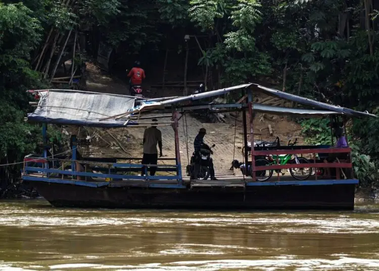 Potret Jasa Penyeberangan Perahu Eretan di Neglasari Kota Tangerang