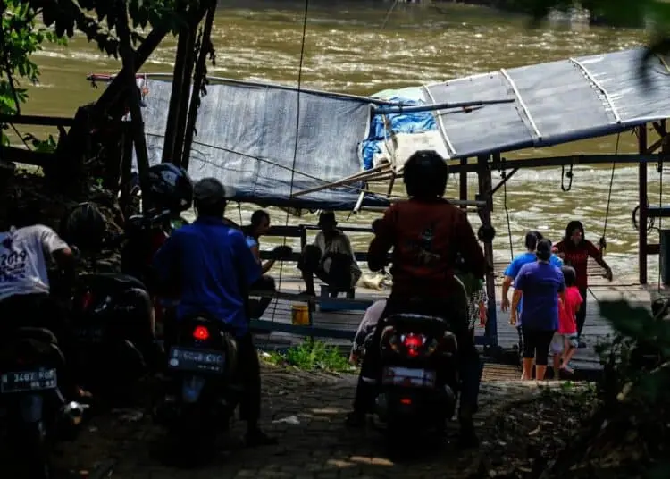 Potret Jasa Penyeberangan Perahu Eretan di Neglasari Kota Tangerang