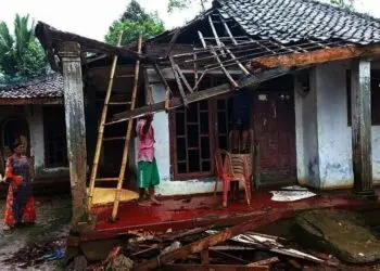Ketua Komisi IV DPRD Pandeglang, M. Habibi, sedang melakukan rapat bersama anggota DPRD Pandeglang lainnya, di ruang Bamus DPRD Pandeglang, beberapa waktu lalu. (ISTIMEWA)