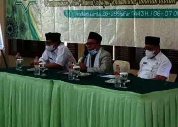 MUSDA MUI PANDEGLANG–Ketua MUI Kabupaten Pandeglang, KH. Tb Hamdi Ma'ani (tengah), sedang memberikan sambutan sebelum demisioner diperiode pertama, pada acara Musda X MUI Pandeglang. (ISTIMEWA)