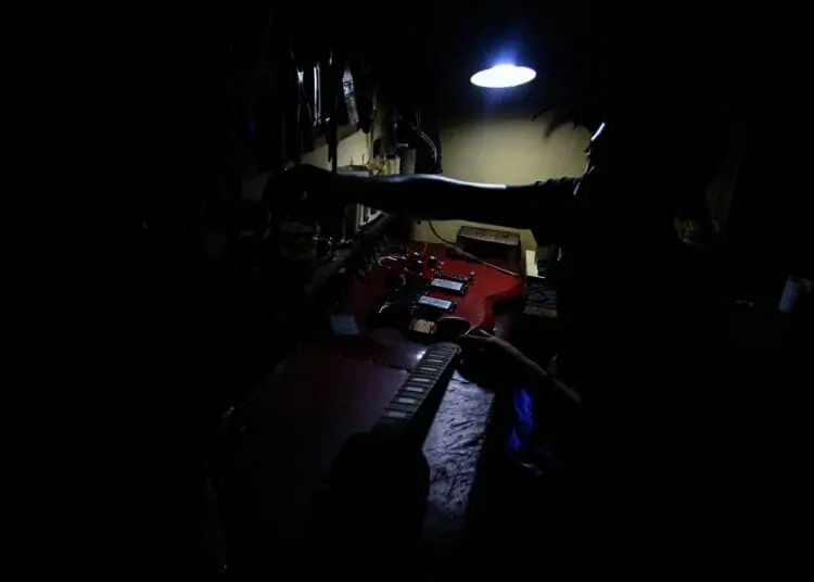 Potret Produksi Gitar Listrik di Ciputat, Tangerang Selatan