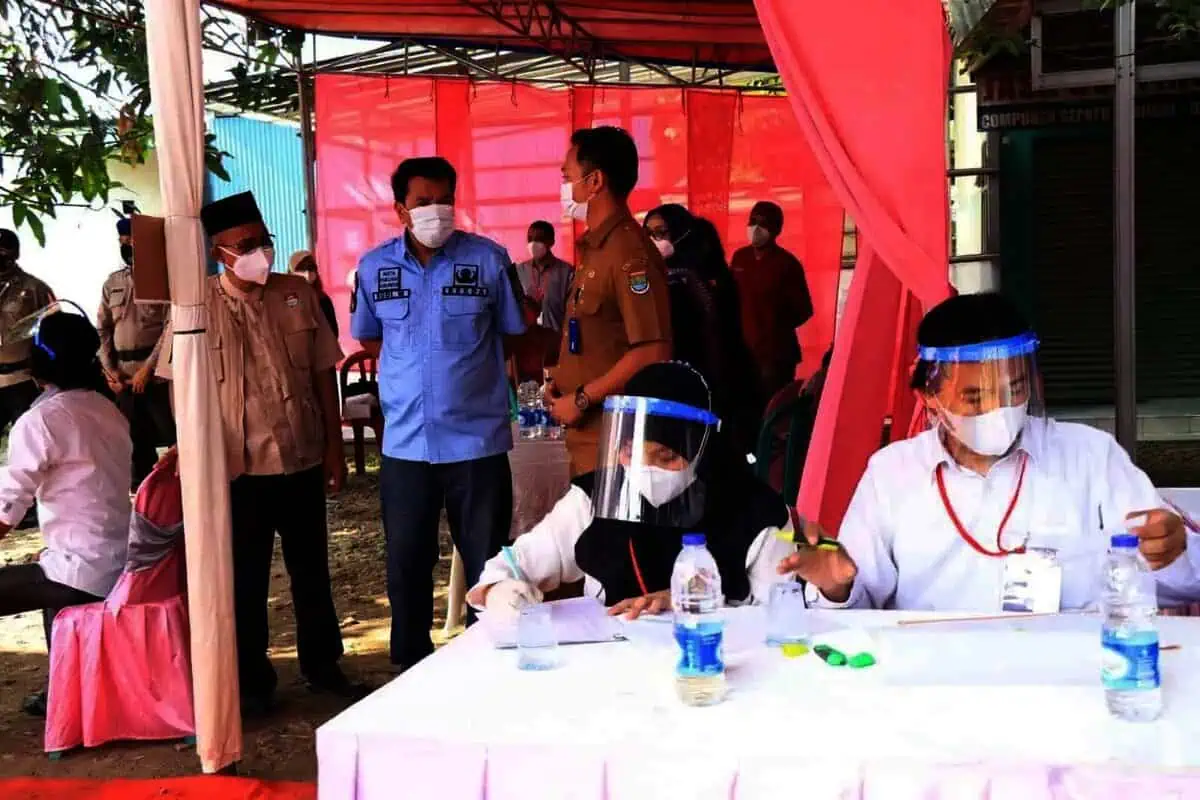 Wabup dan Sekda Blusukan Pantau Pilkades di Kabupaten Tangerang Wabup dan Sekda Blusukan Pantau Pilkades di Kabupaten Tangerang