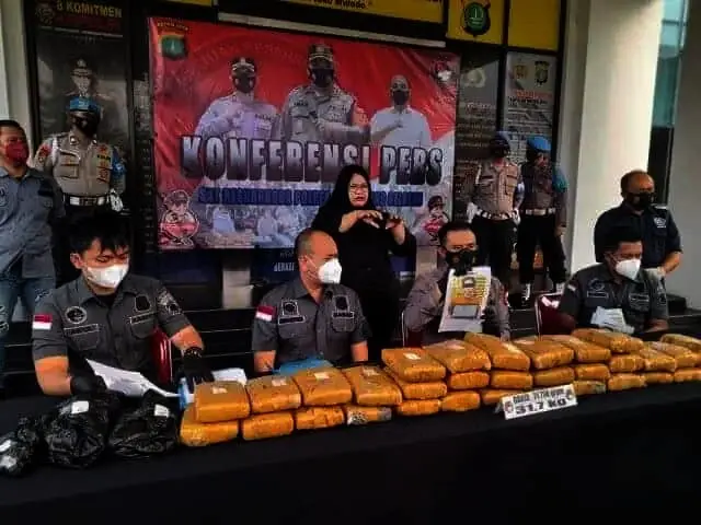 Bawa 31,7 Kg Ganja, Tiga Tersangka Diringkus