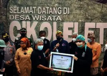 Apresiasi Cikolelet, Menparekraf Ajak Bupati Serang Promosi Ekraf hingga ke Dubai