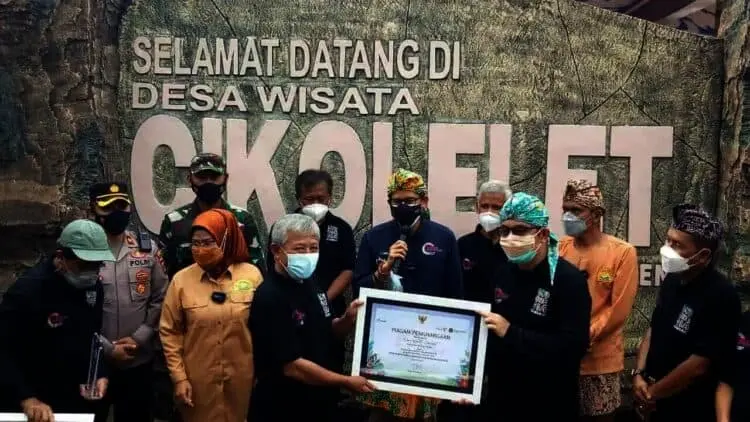 Apresiasi Cikolelet, Menparekraf Ajak Bupati Serang Promosi Ekraf hingga ke Dubai