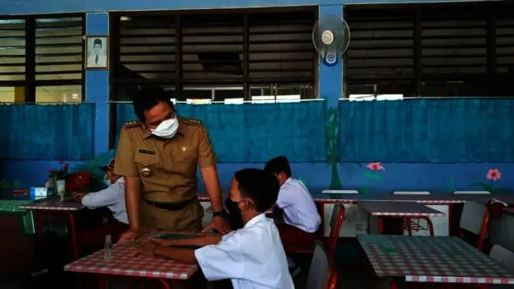 Wali Kota Tangerang Pantau PTM di SDN Pasar Baru 1