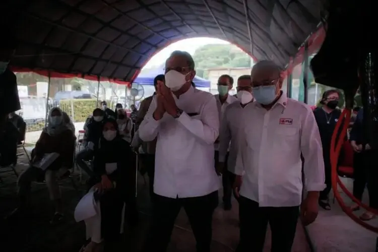 LAUNCHING: Wali Kota Tangerang Selatan, Benyamin Davnie menghadiri acara launching sentra vaksinasi PMI. (JARKASIH/SATELIT NEWS.ID)