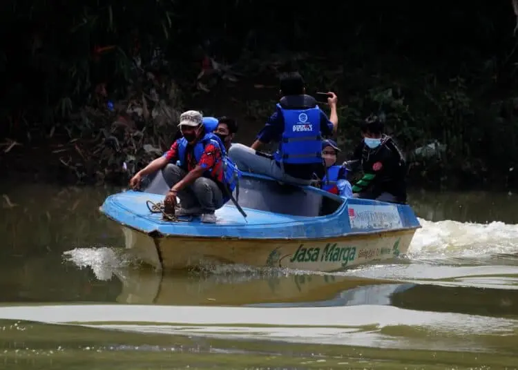 Potret Penanaman Pohon dan Operasi Bersih di Kawasan Sungai Cisadane