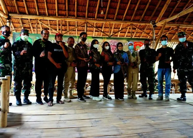 Potret Penanaman Pohon dan Operasi Bersih di Kawasan Sungai Cisadane