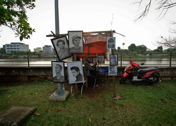 Potret Warung Seni Lukis di Kawasan Kali Cisadane