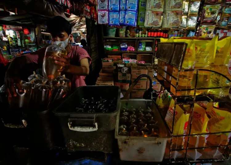 Potret Pedagang Minyak Goreng di Pasar Anyar Pasca Kenaikan Harga