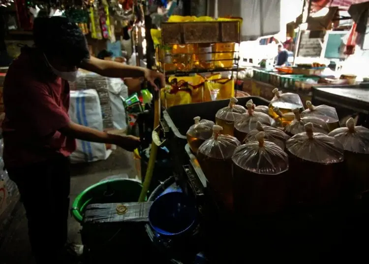 Potret Pedagang Minyak Goreng di Pasar Anyar Pasca Kenaikan Harga