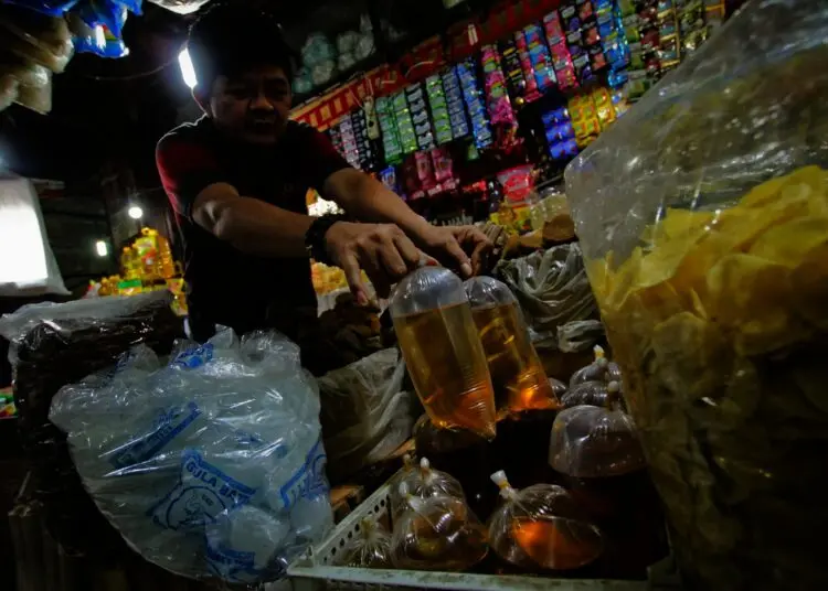 Potret Pedagang Minyak Goreng di Pasar Anyar Pasca Kenaikan Harga