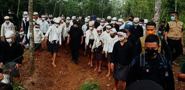 Sambangi Warga Korban Kebakaran Baduy, Menteri BUMN Serahkan Bantuan