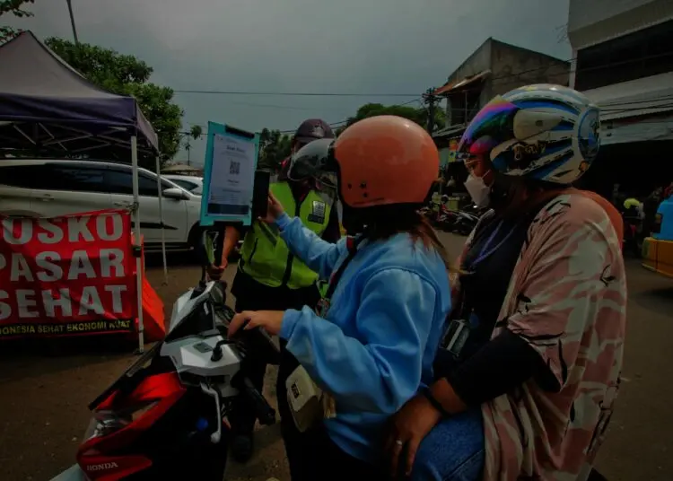 Potret Penerapan Aplikasi PeduliLindungi di Pasar Tradisional