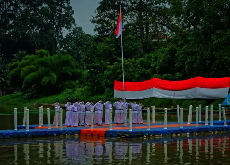 Potret Peringatan Hari Sumpah Pemuda di Sungai Cisadane