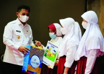 50.000 Pelajar di Kota Tangerang Diberi Buku Tabungan