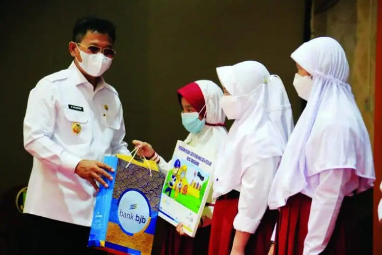 50.000 Pelajar di Kota Tangerang Diberi Buku Tabungan