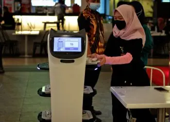 Potret Robot Pramusaji di Tangcity Mal Kota Tangerang