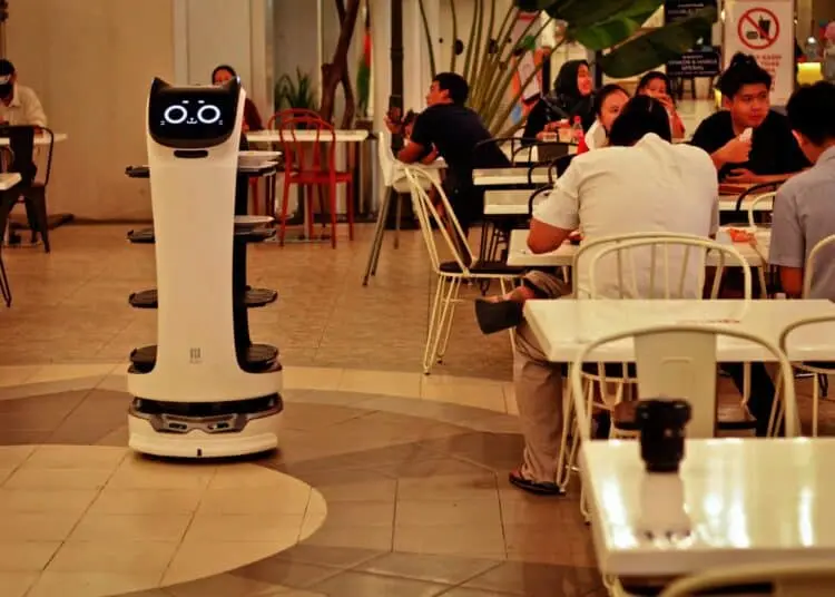 Potret Robot Pramusaji di Tangcity Mal Kota Tangerang