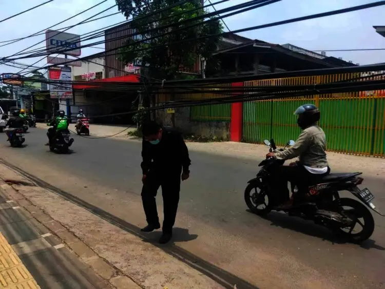 Masuk Gerbang Sekolah Harus Menunduk